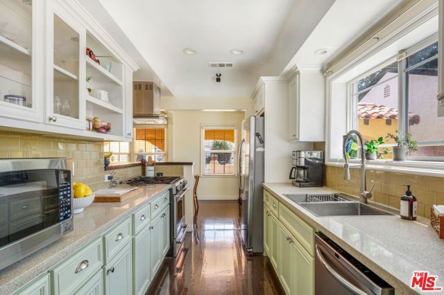3827 Olmsted Avenue, Los Angeles, CA 90008
