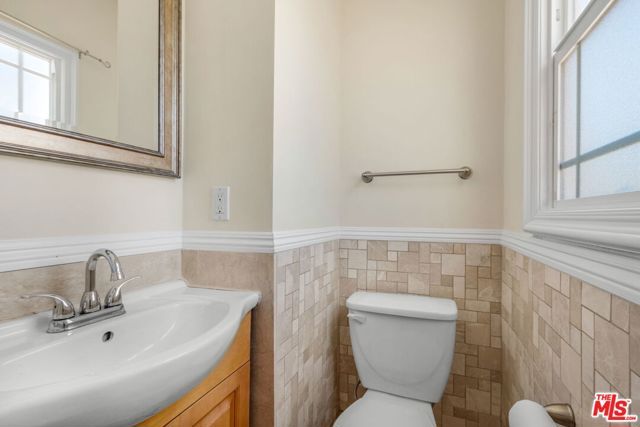 3827 Olmsted Avenue, Los Angeles, CA 90008