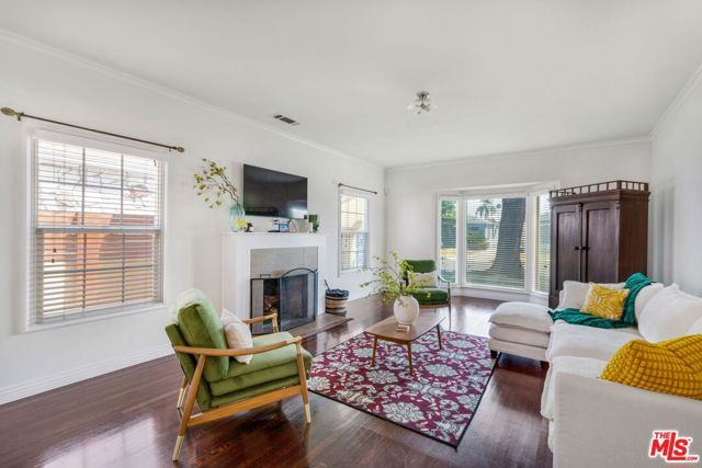 3827 Olmsted Avenue, Los Angeles, CA 90008