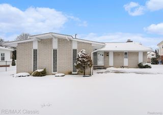 18746 Westbrook Drive, Livonia, MI 48152