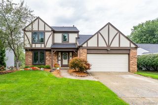984 Coach House Lane, Waterford, MI 48327