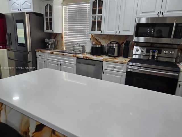 6108 SW 39th St, Miramar, FL 33023