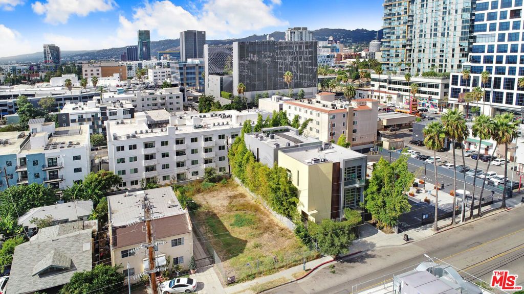 Image 3 of property listing at 1449 N Bronson Avenue, Los Angeles, CA 90028