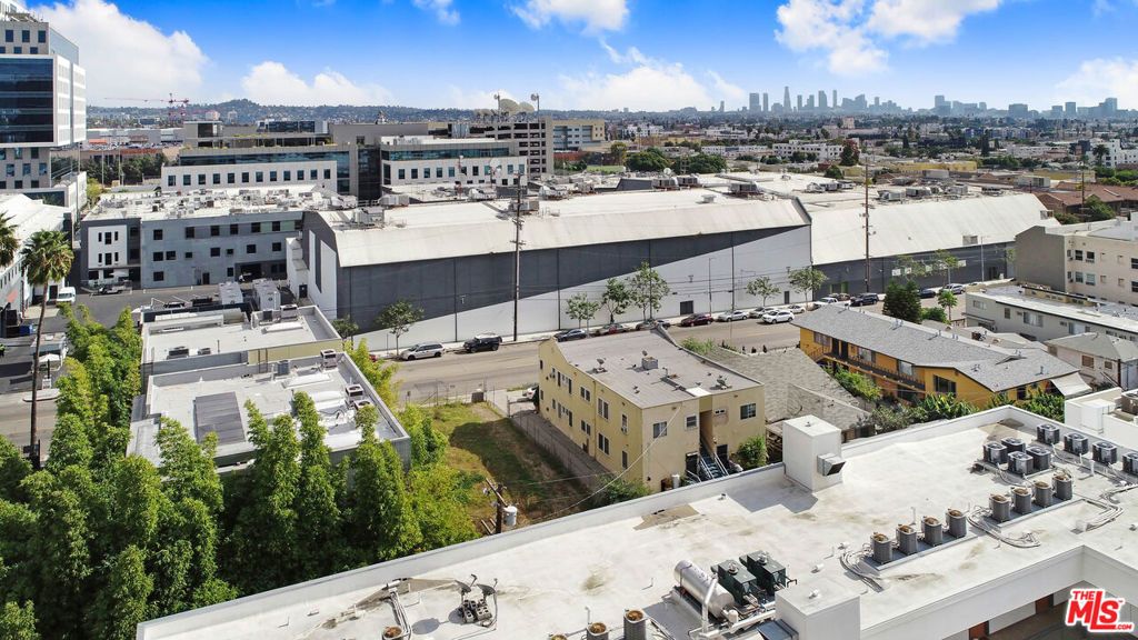 Image 7 of property listing at 1449 N Bronson Avenue, Los Angeles, CA 90028