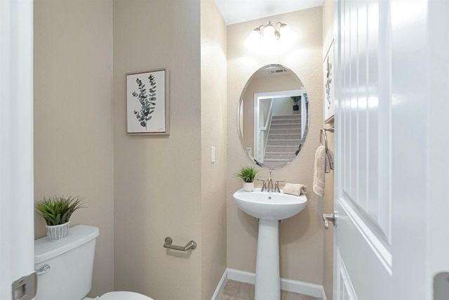 328 C St, Hayward, CA 94541