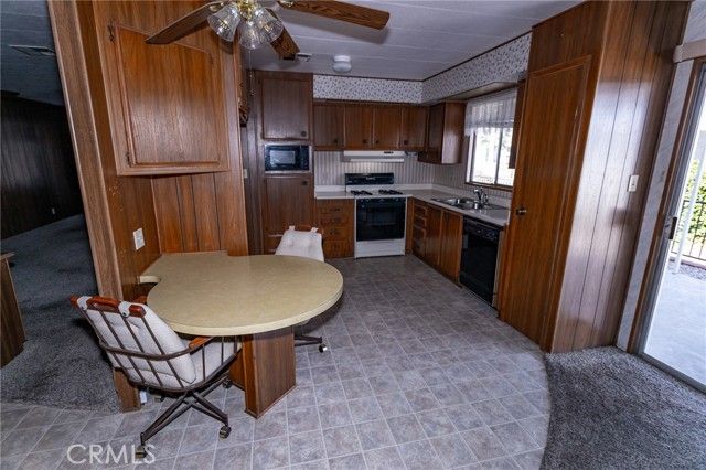 1585 W Johnston, Hemet, CA 92543