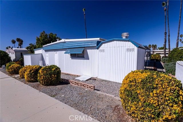 1585 W Johnston, Hemet, CA 92543