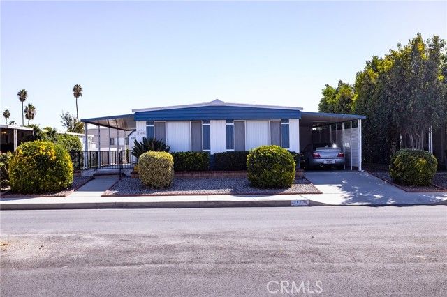 1585 W Johnston, Hemet, CA 92543