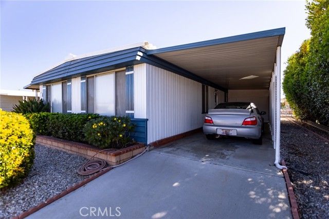 1585 W Johnston, Hemet, CA 92543