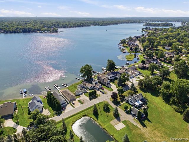12029 Torrey Road, Fenton, MI 48430