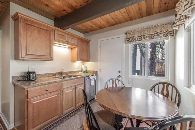 548 Moreno Lane, Sugarloaf, CA 92386