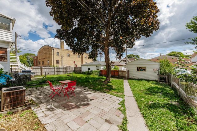 1722 S 76th STREET, West Allis, WI 53214