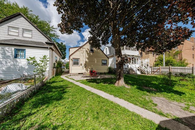 1722 S 76th STREET, West Allis, WI 53214