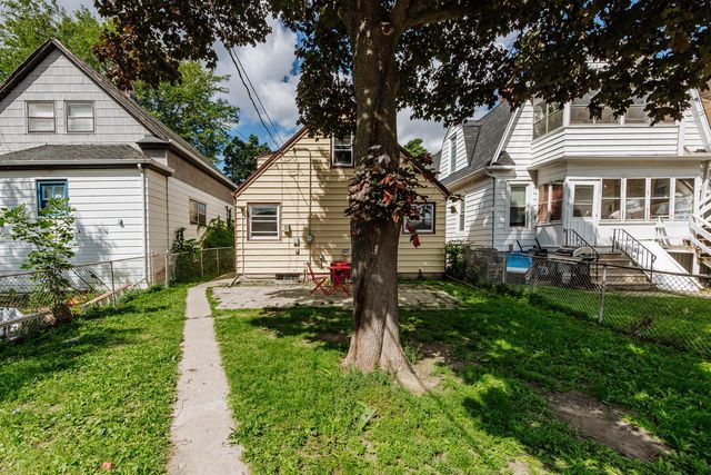 1722 S 76th STREET, West Allis, WI 53214