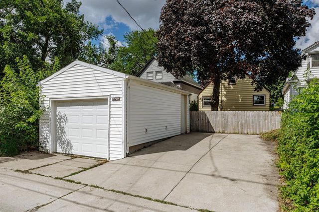 1722 S 76th STREET, West Allis, WI 53214