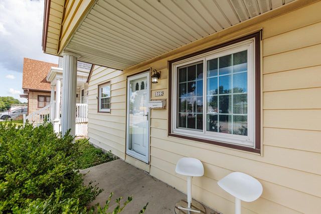 1722 S 76th STREET, West Allis, WI 53214