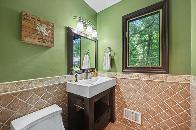 2427 Mayflower Avenue, Hopkins, MN 55305