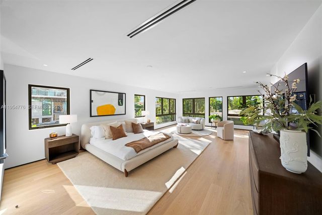 222 E Rivo Alto Dr, Miami Beach, FL 33139