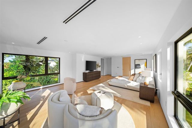 222 E Rivo Alto Dr, Miami Beach, FL 33139