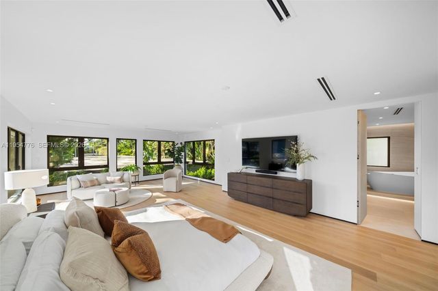 222 E Rivo Alto Dr, Miami Beach, FL 33139