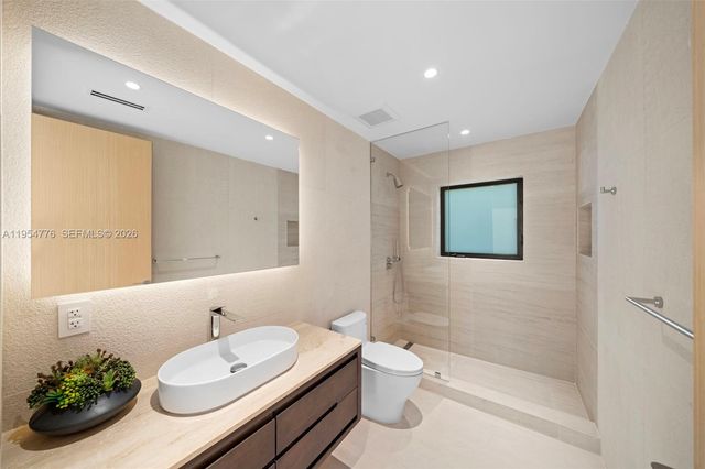 222 E Rivo Alto Dr, Miami Beach, FL 33139