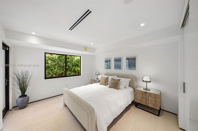 222 E Rivo Alto Dr, Miami Beach, FL 33139