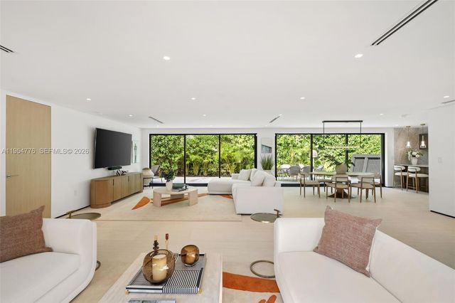 222 E Rivo Alto Dr, Miami Beach, FL 33139