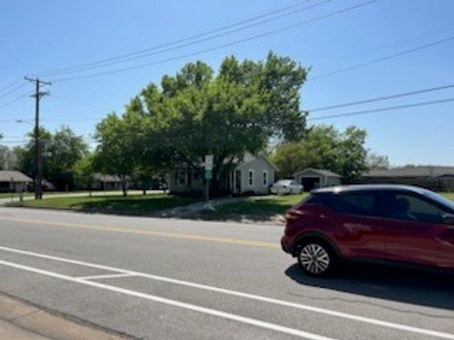 212 S Warren Street, Burleson, TX 76028