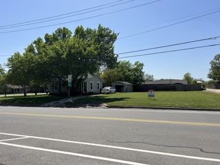 212 S Warren Street, Burleson, TX 76028