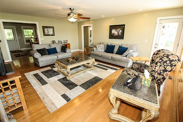 1949 Redbud View Road, Sevierville, TN 37876