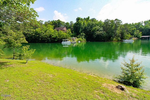 1949 Redbud View Road, Sevierville, TN 37876