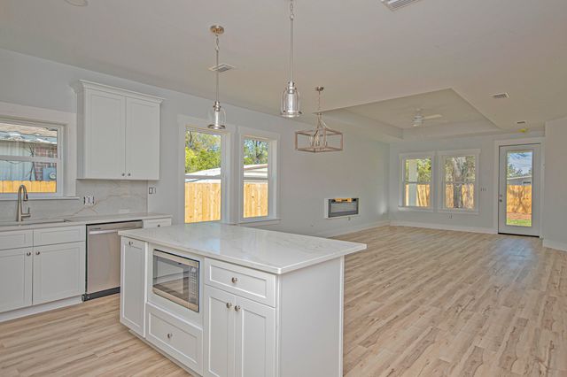 18 Wood Avenue, Panama City, FL 32404