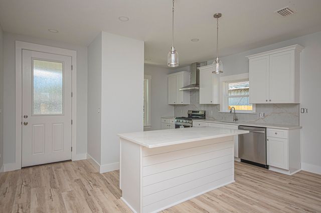 18 Wood Avenue, Panama City, FL 32404