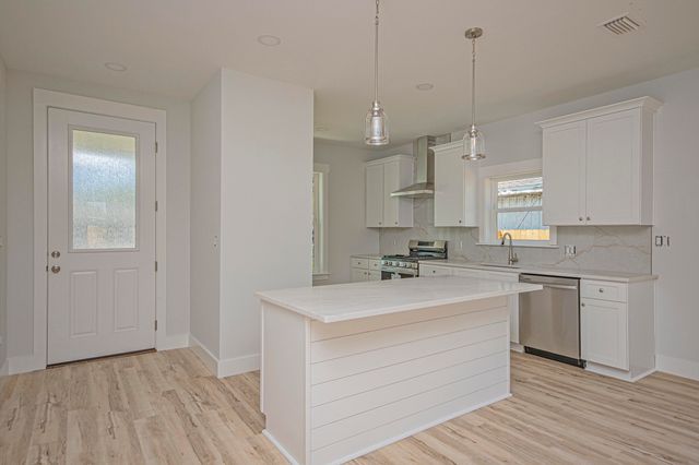 18 Wood Avenue, Panama City, FL 32404