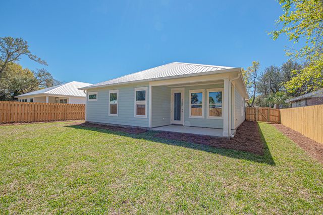 18 Wood Avenue, Panama City, FL 32404