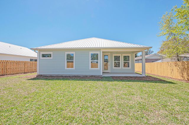 18 Wood Avenue, Panama City, FL 32404