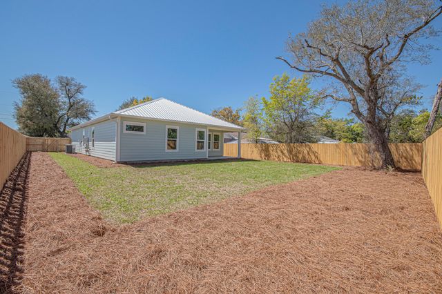 18 Wood Avenue, Panama City, FL 32404