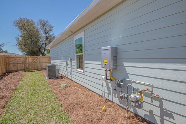 18 Wood Avenue, Panama City, FL 32404