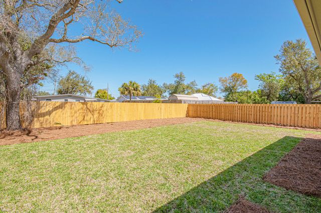 18 Wood Avenue, Panama City, FL 32404