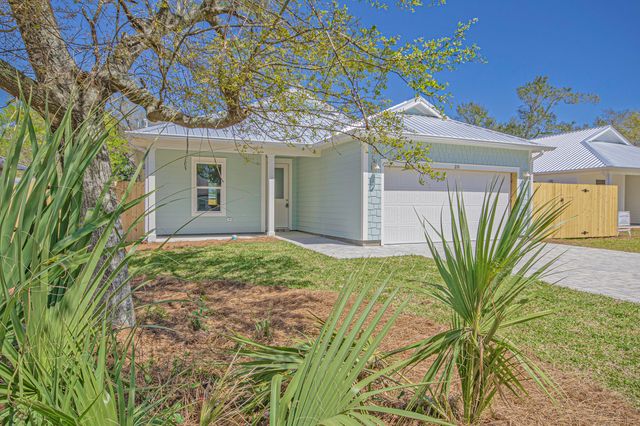 18 Wood Avenue, Panama City, FL 32404