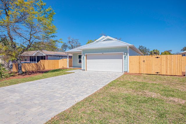 18 Wood Avenue, Panama City, FL 32404