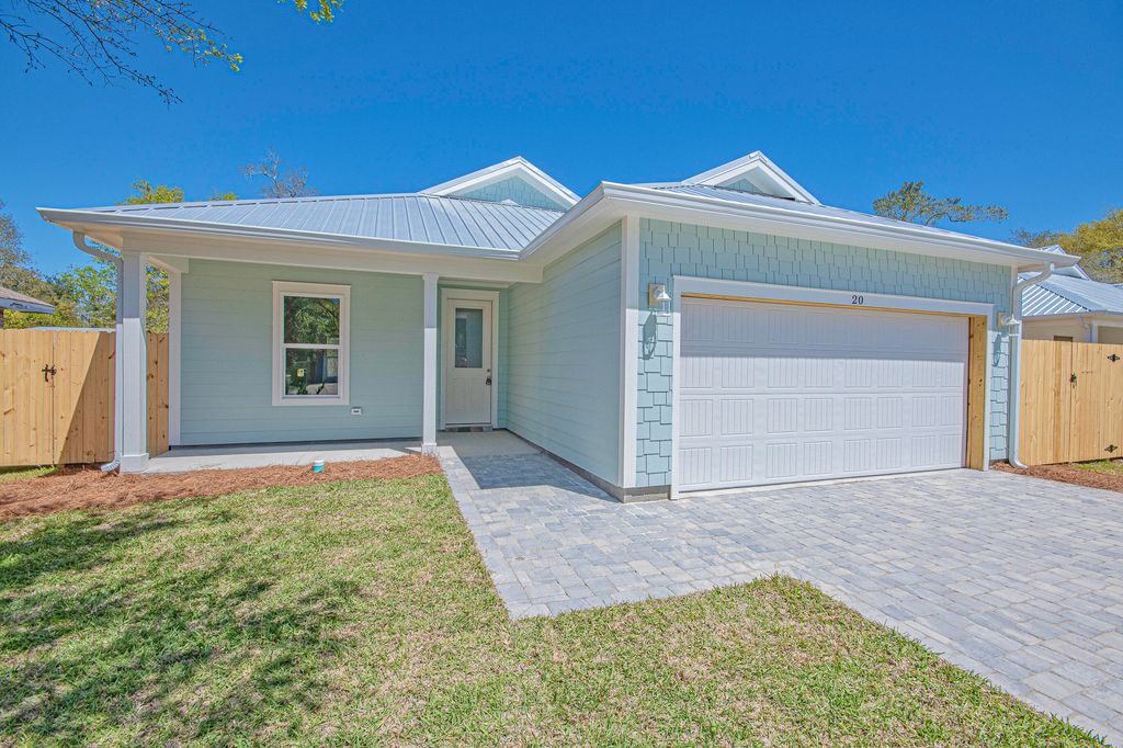 18 Wood Avenue, Panama City, FL 32404