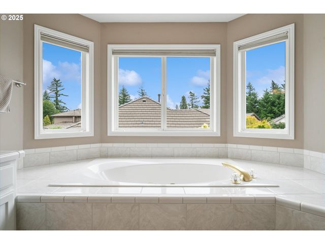 2678 Se MYRTLEWOOD Way, Gresham, OR 97080