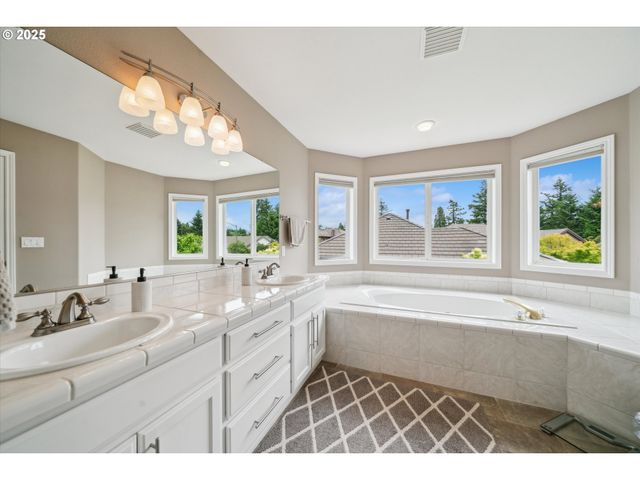 2678 Se MYRTLEWOOD Way, Gresham, OR 97080