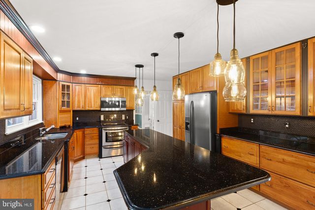 9090 PARK AVE, Manassas, VA 20110