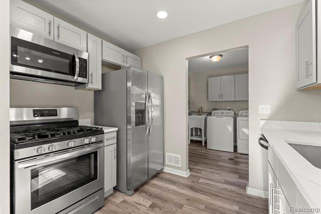 4638 Gertrude Street, Dearborn Heights, MI 48125