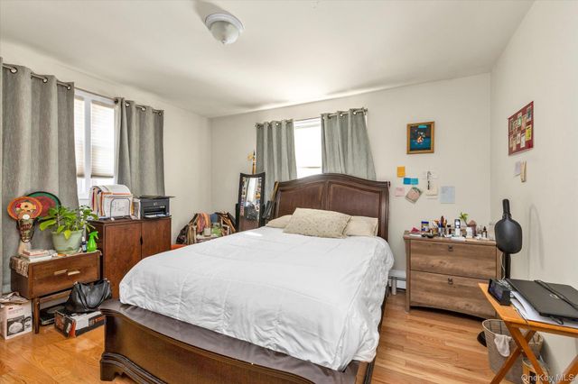 88 Spruce Lane, Valley Stream, NY 11581