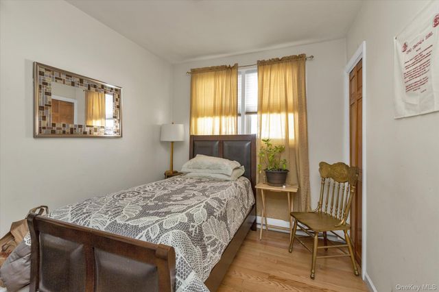 88 Spruce Lane, Valley Stream, NY 11581