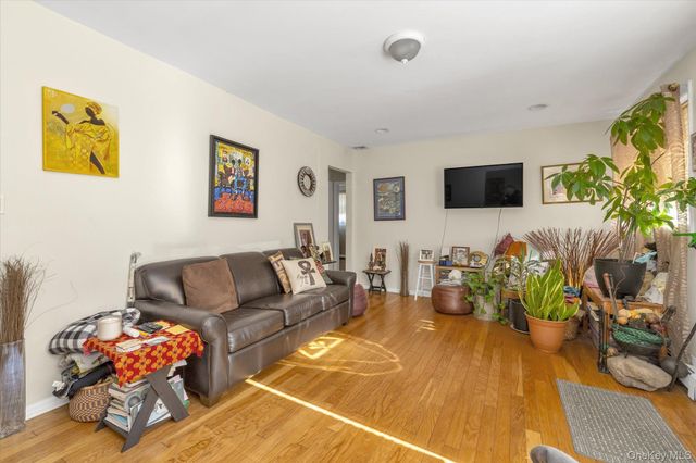 88 Spruce Lane, Valley Stream, NY 11581