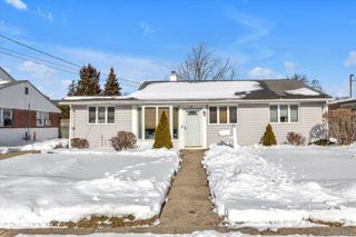 88 Spruce Lane, Valley Stream, NY 11581